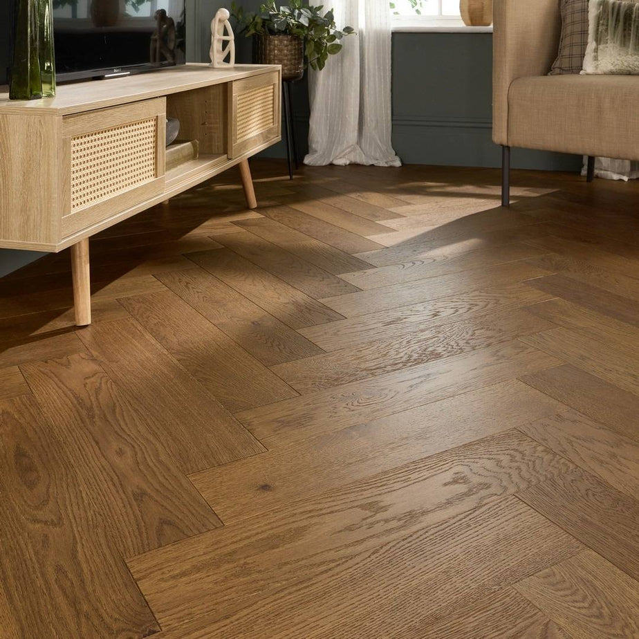 Herringbone Parquet Engineered Wood Flooring Brushed Matt Lacquer 14mm Harvest Oak