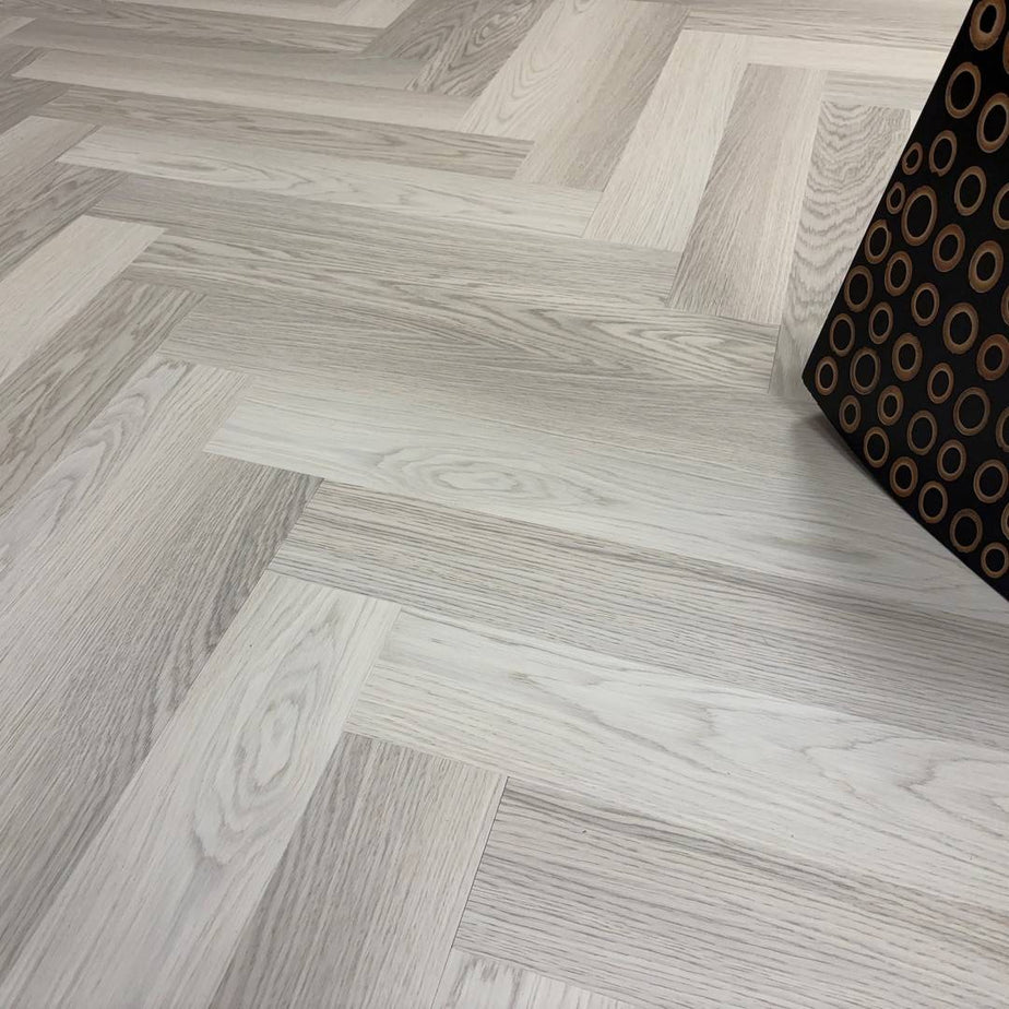 Chic Parquet LVT Flooring Dry Back Pale Oak 8008
